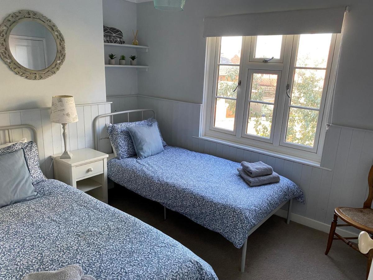 Demeter Cottage Уитби Екстериор снимка